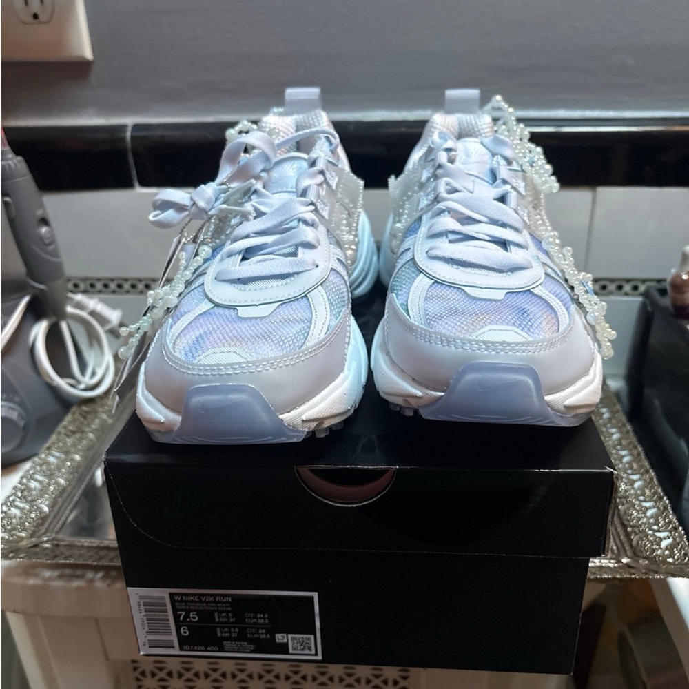 Women’s Nike v2k run